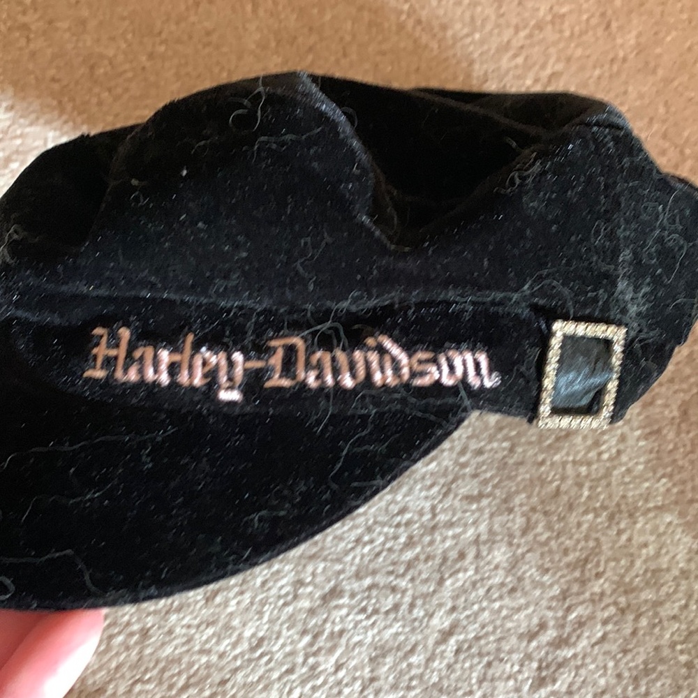 H-D hat